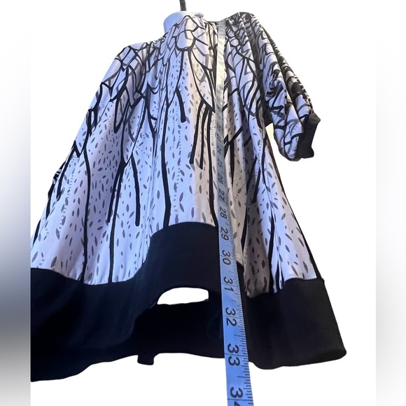 Lane Bryant Plus Size 26/28 Black & White Print Banded Stretch Top - Picture 4 of 6